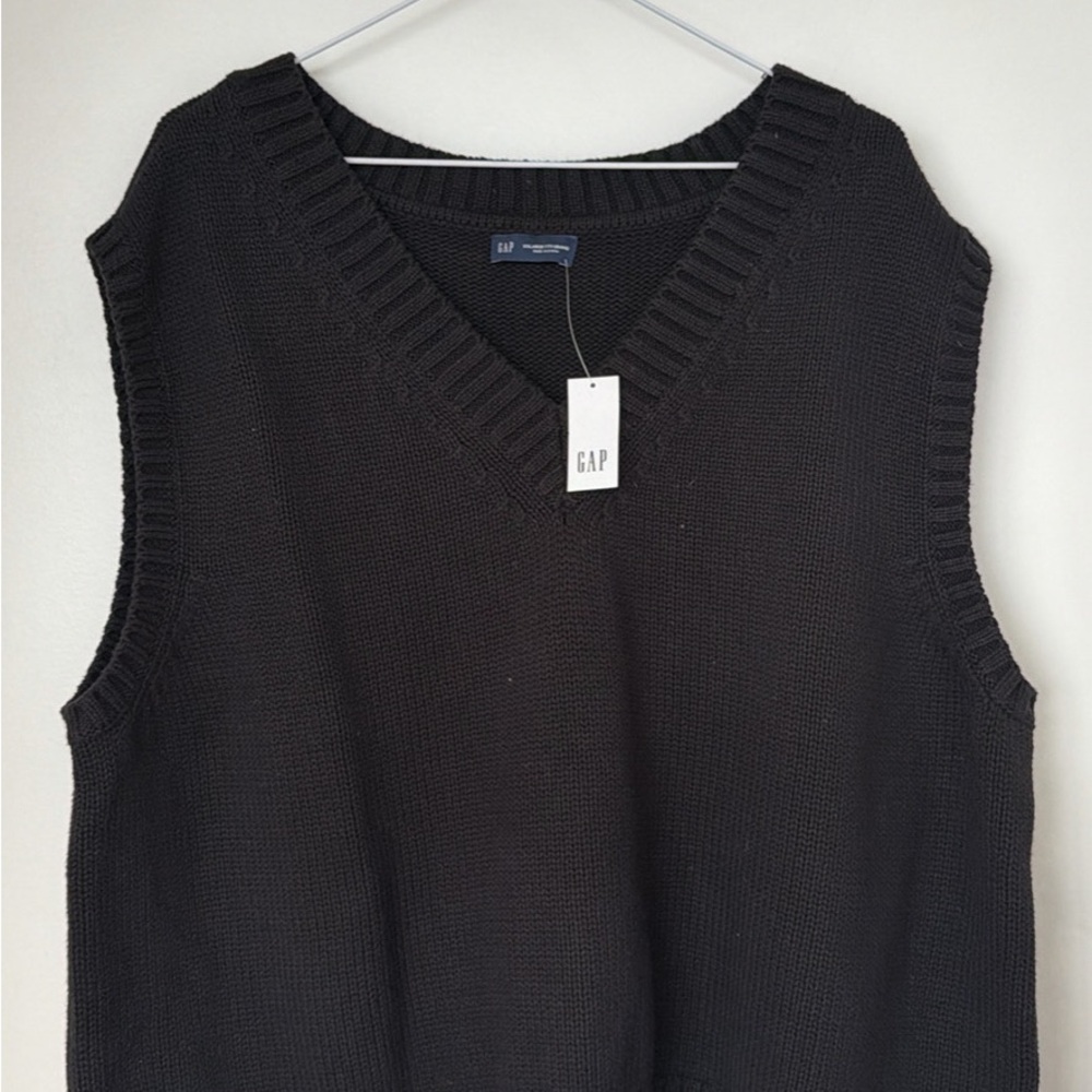 GAP Charcoal Knit V-Neck Vest